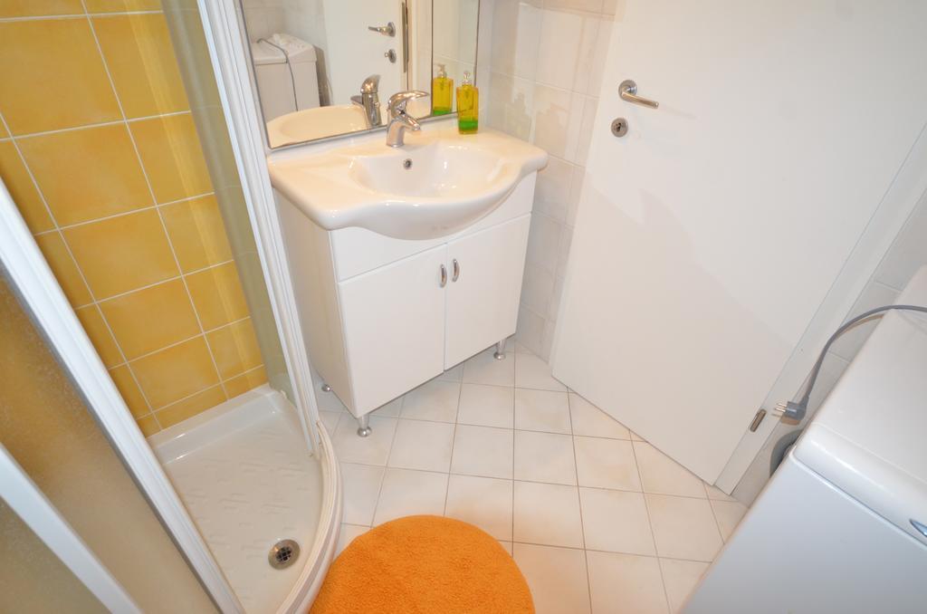 Apartment Anna Borik Ровин Екстериор снимка